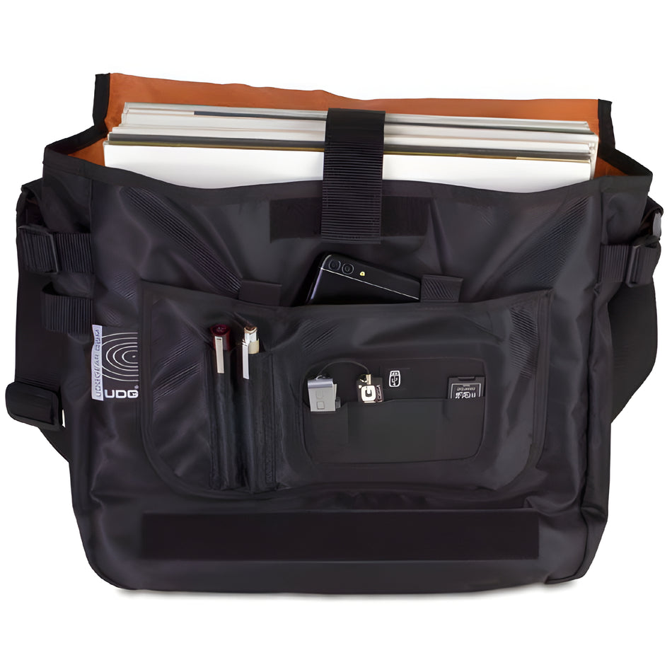 UDG U9450BL/OR - ULTIMATE COURIERBAG  BLACK, ORANGE INSIDE