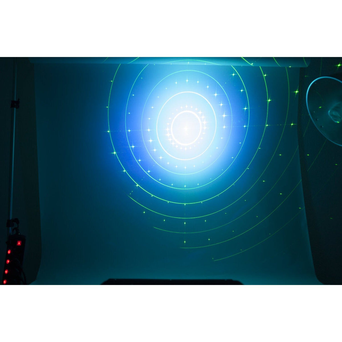 AFX Light DYNAMIC-LZR - Efecto de iluminación LED Moonflower Gobo+Wash+Laser 3-en-1 - Tempo Shop