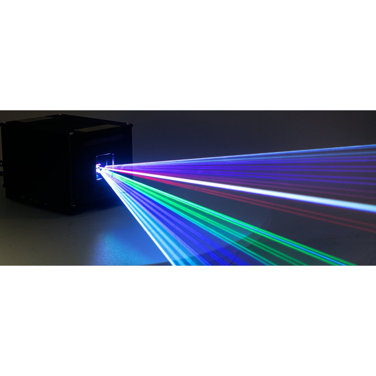 AFX Light LZR3000RGB-IP-FC – Láser DMX/ILDA 3W RGB IP65 con flightcase - Tempo Shop