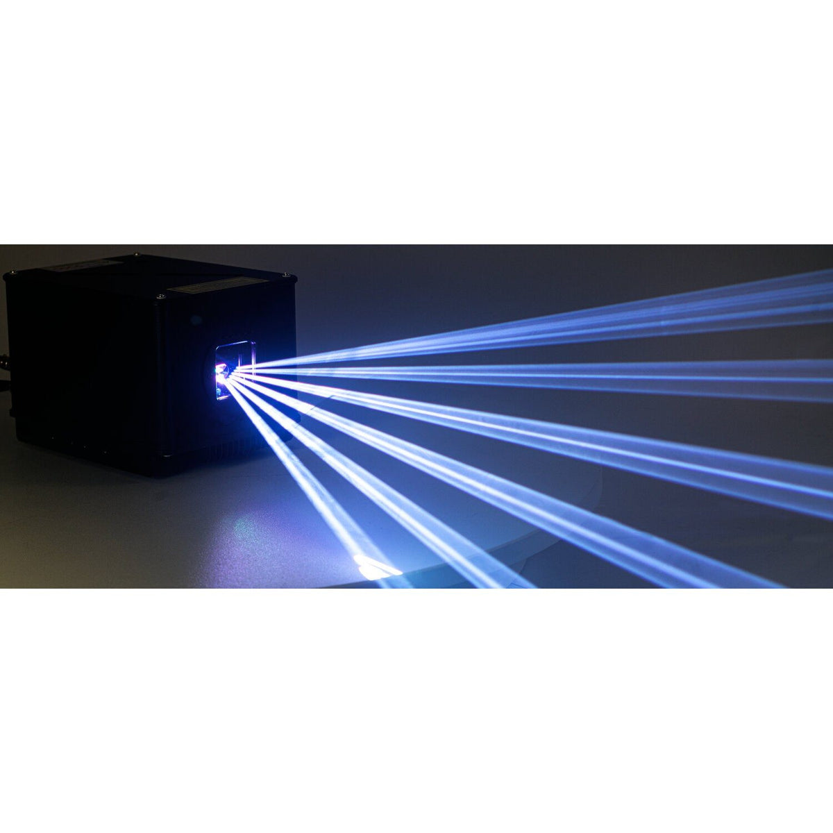 AFX Light LZR3000RGB-IP-FC – Láser DMX/ILDA 3W RGB IP65 con flightcase - Tempo Shop