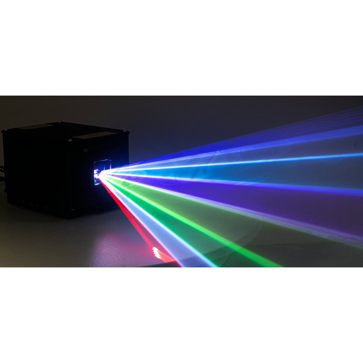 AFX Light LZR3000RGB-IP-FC – Láser DMX/ILDA 3W RGB IP65 con flightcase - Tempo Shop