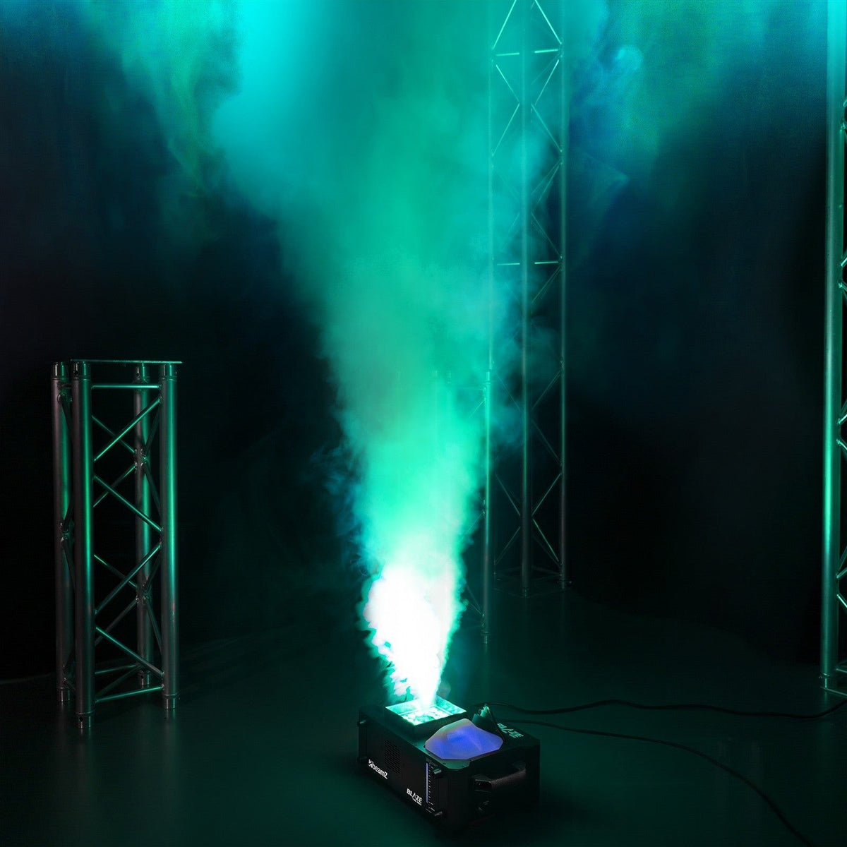 beamZ BLAZE1200 - Maquina de humo vertical 24x4W 4en1 LED - Tempo Shop