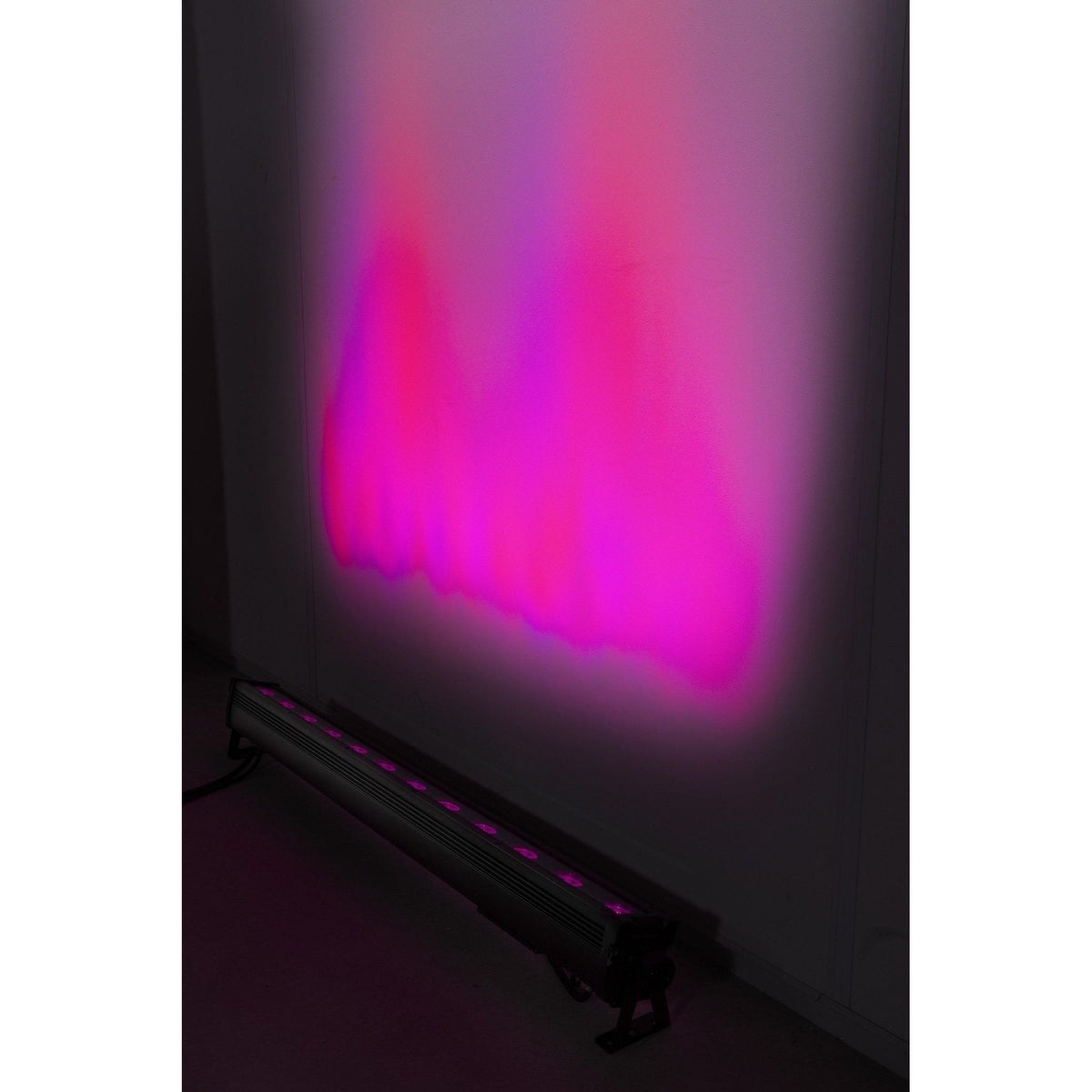 beamZ LCB128IP - Barra LED IP65 12x 8W RGBA - Tempo Shop