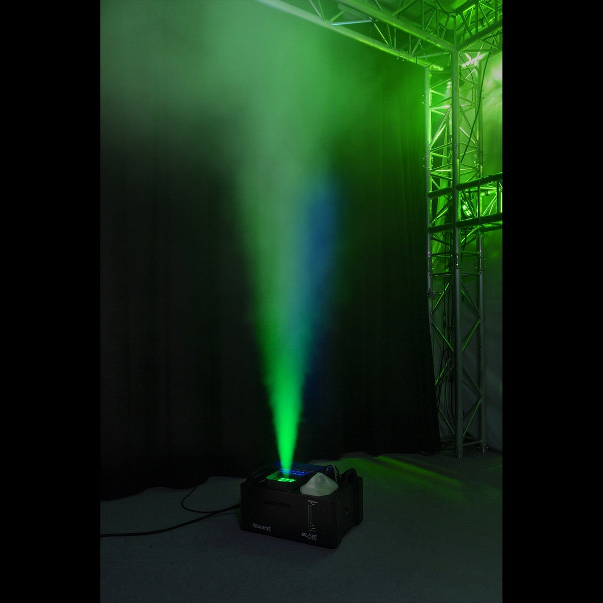 beamZ BLAZE3500 - Maquina de humo vertical 48x4W 4en1 LED - Tempo Shop