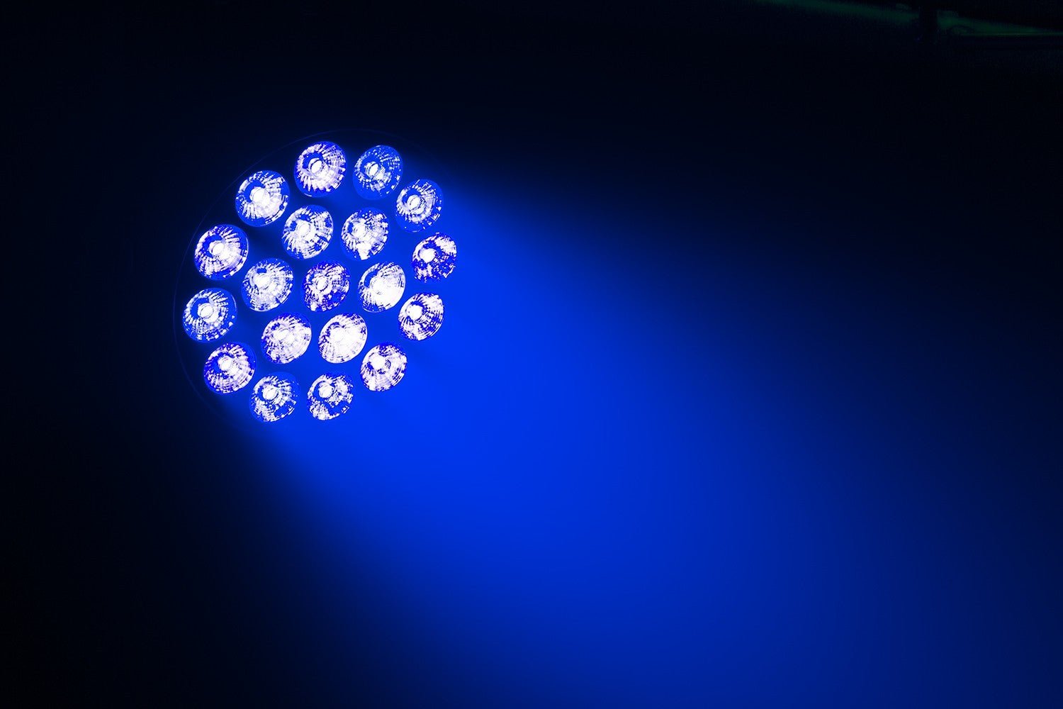 beamZ BT410 - Foco Par Ligero 19x 10W RGBW - Tempo Shop