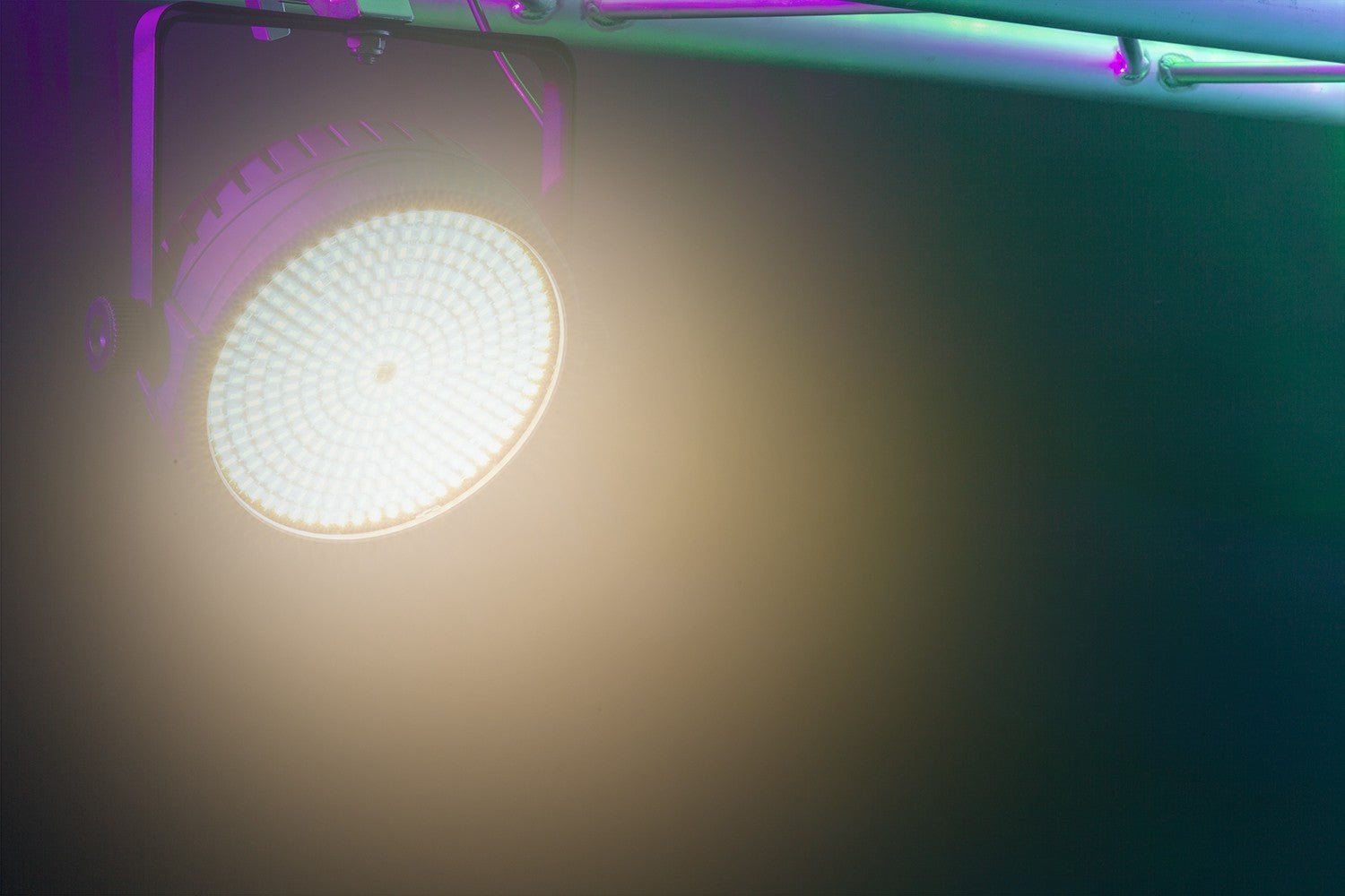 beamZ BT430 - Foco Par Ligero Strobo CW/WW - Tempo Shop