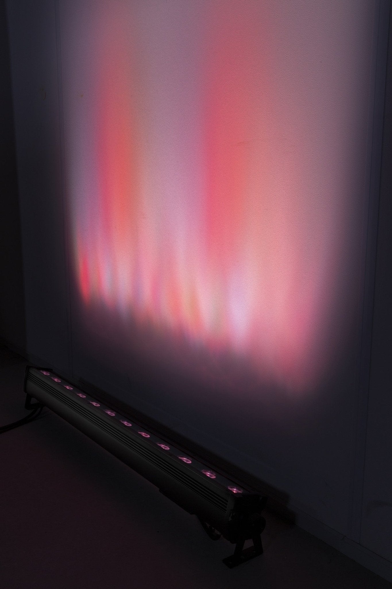 beamZ LCB128IP - Barra LED IP65 12x 8W RGBA - Tempo Shop