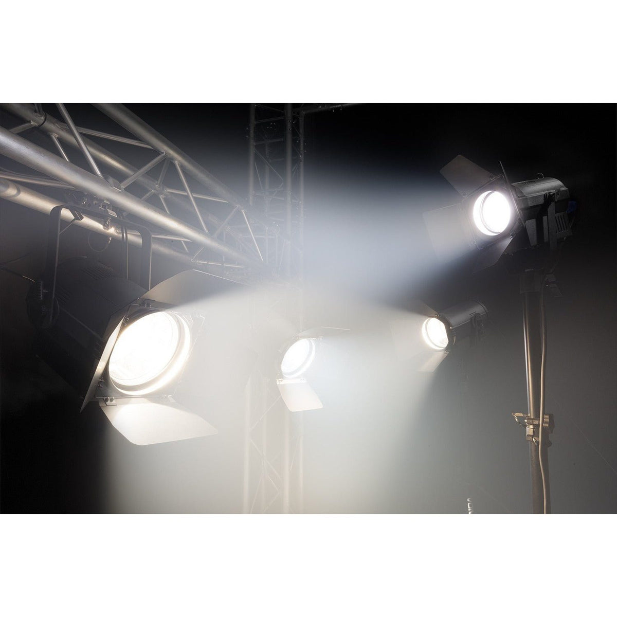beamZ Pro BTF100Z - Foco Fresnel Zoom 100W LED Blanco 3200K - Tempo Shop