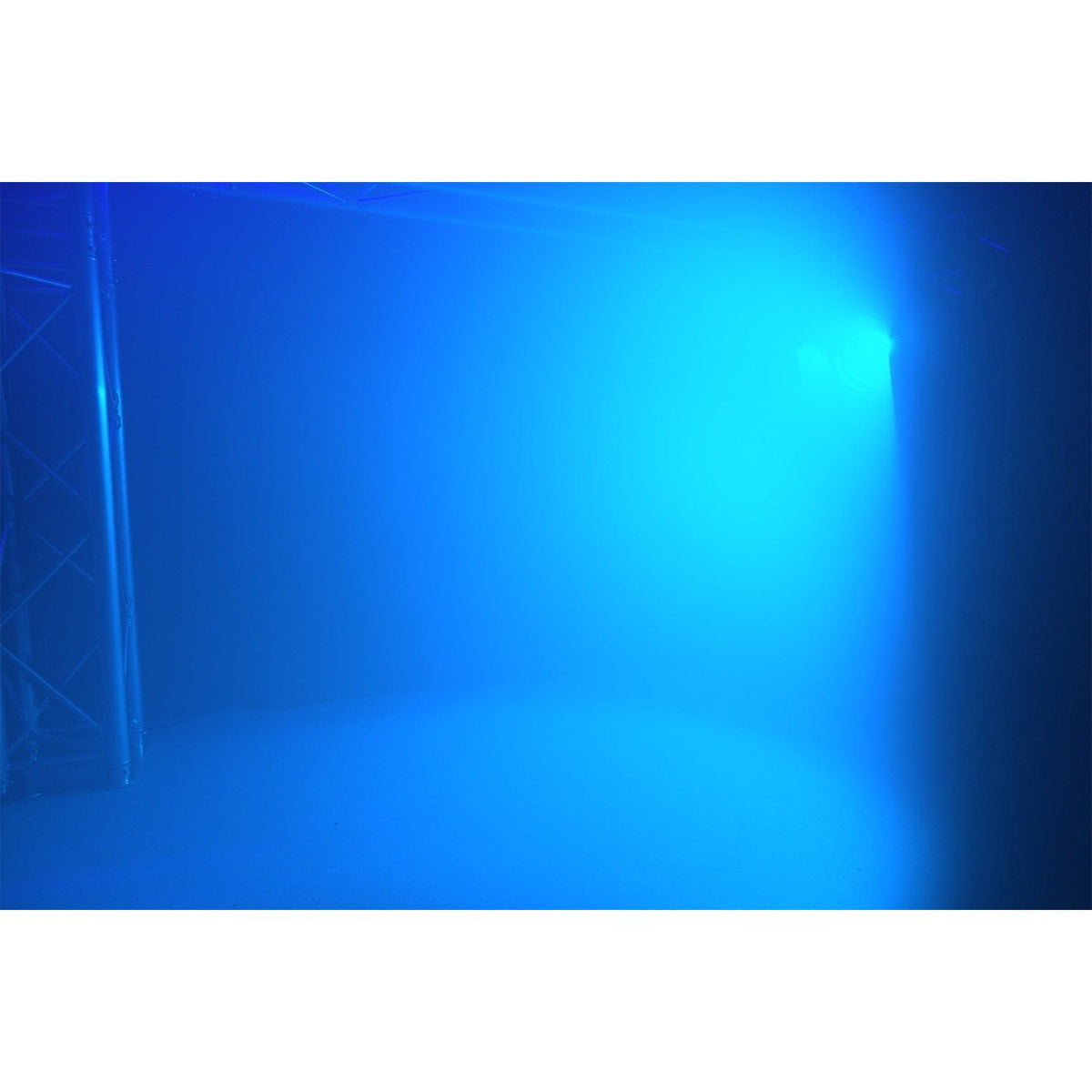 beamZ Pro BTF200CZ - Foco Fresnel Zoom 200W LED RGBW - Tempo Shop