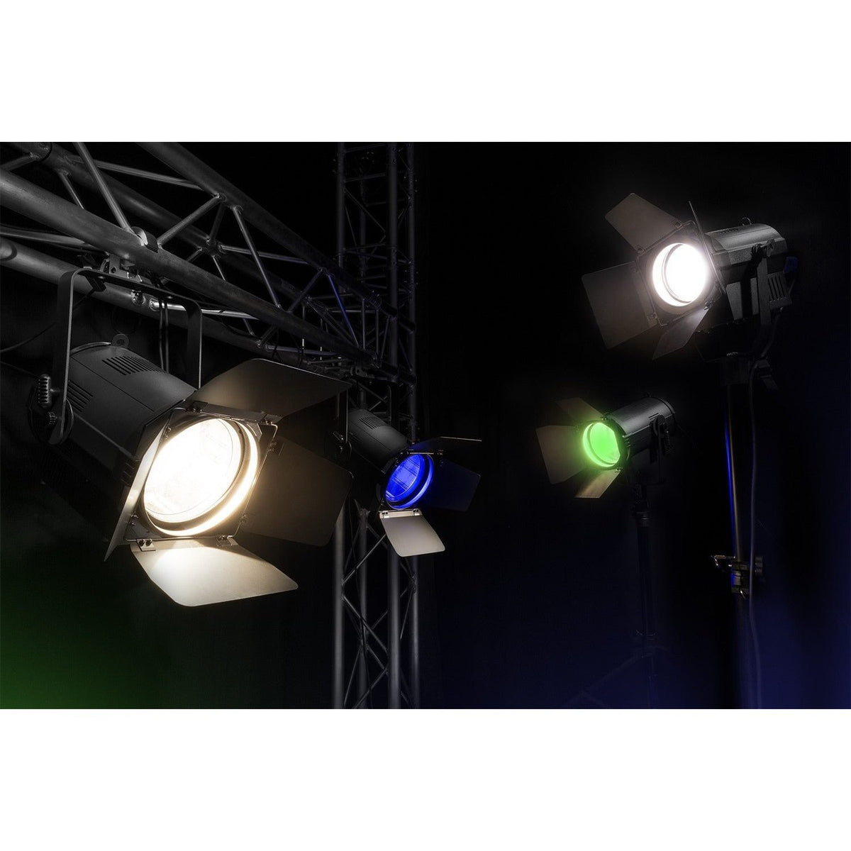 beamZ Pro BTF200CZ - Foco Fresnel Zoom 200W LED RGBW - Tempo Shop