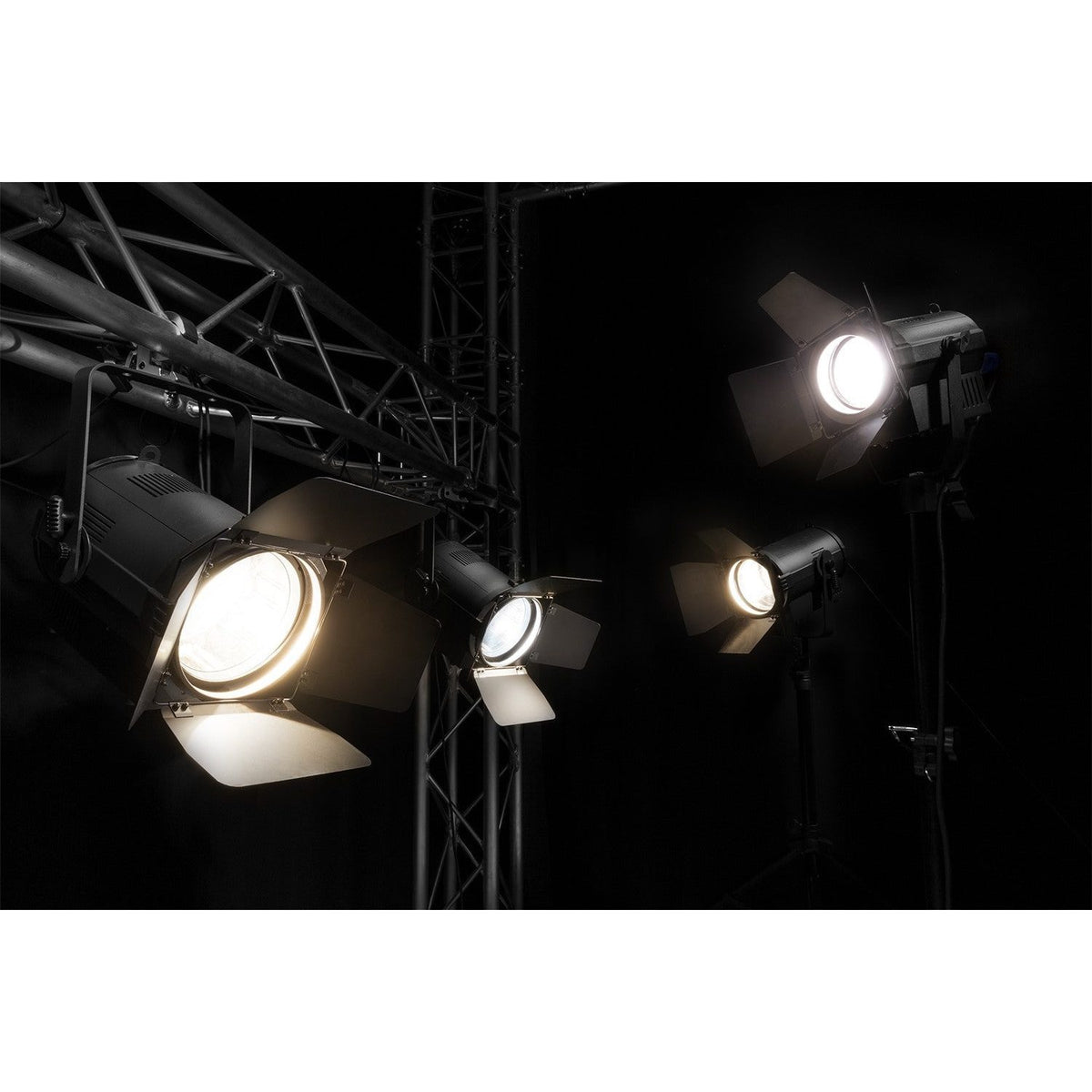 beamZ Pro BTF50Z - Mini Foco Fresnel Zoom 50W LED WW/CW - Tempo Shop