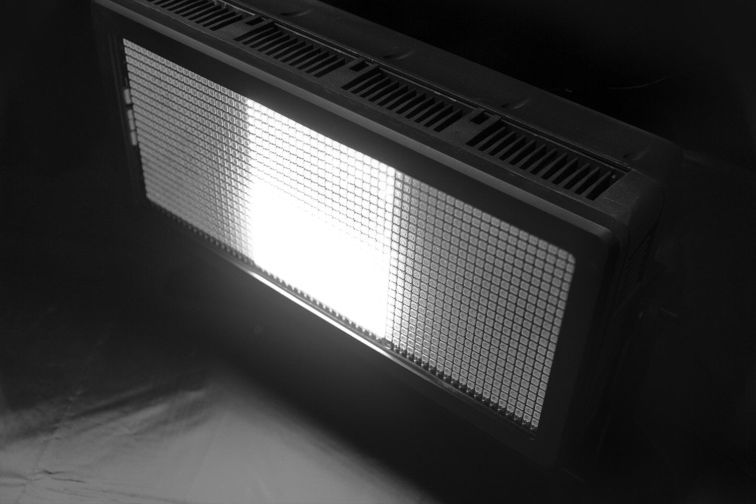 beamZ Pro BS1500W - Strobo LED CW IP65 - Tempo Shop