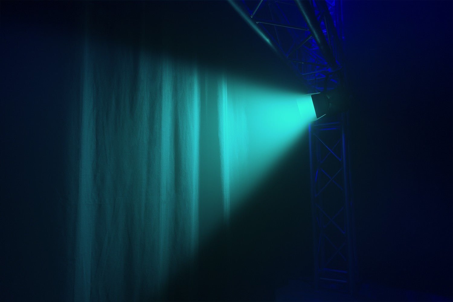 beamZ Pro BTF440Z - Mini Foco Fresnel Zoom 4x 40W LED RGBW - Tempo Shop