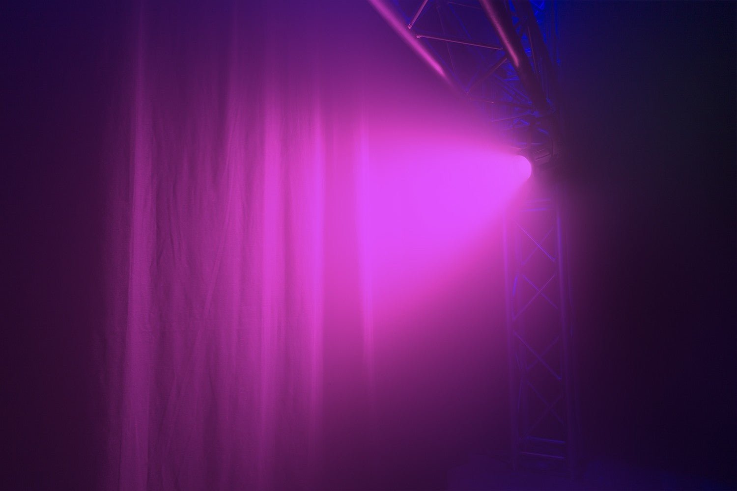 beamZ Pro BTF440Z - Mini Foco Fresnel Zoom 4x 40W LED RGBW - Tempo Shop