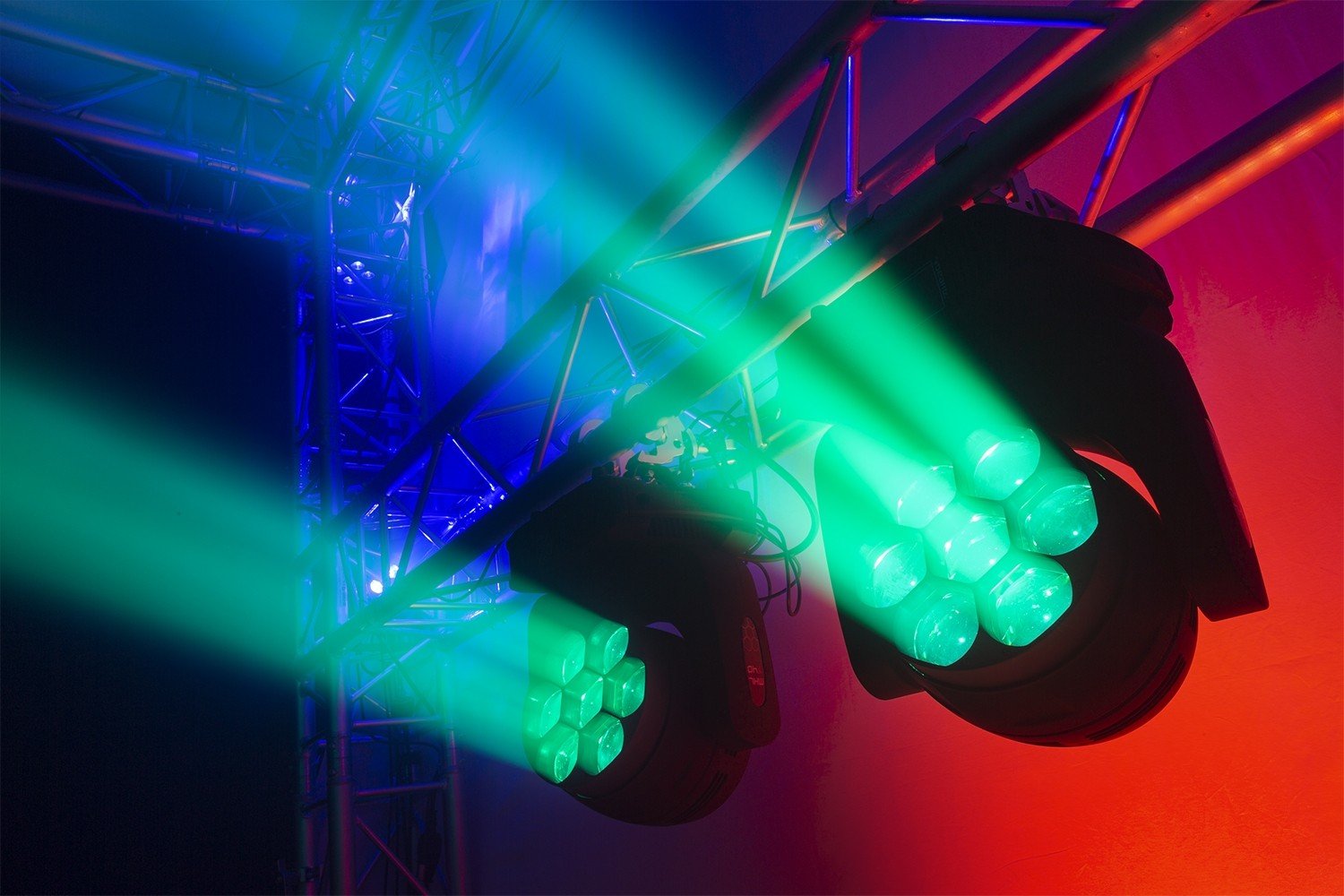 beamZ Pro MHL740 - LED Wash Cabeza Movil con Zoom 2 piezas en Flightcase - Tempo Shop