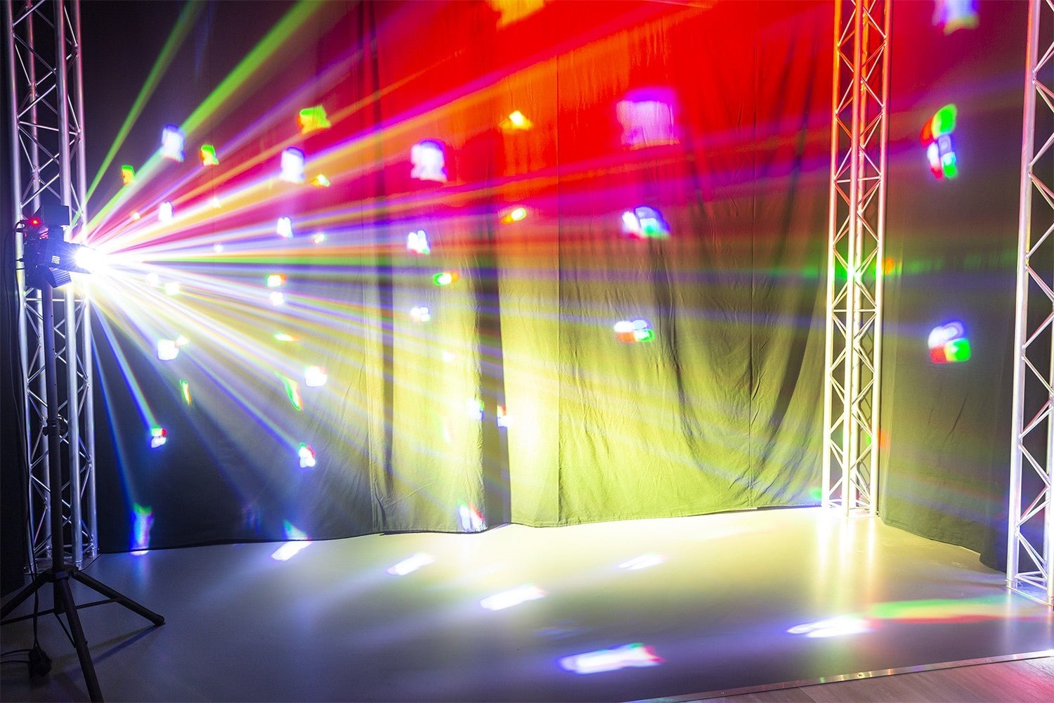 beamZ SB02 ShowBar - Barra con batería 2x Derby y 2x PAR - Tempo Shop