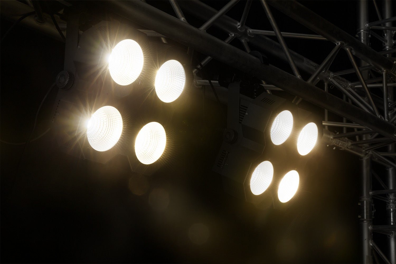 beamZ SB400 - Stage Blinder 4x 50W LED 2in1 - Tempo Shop