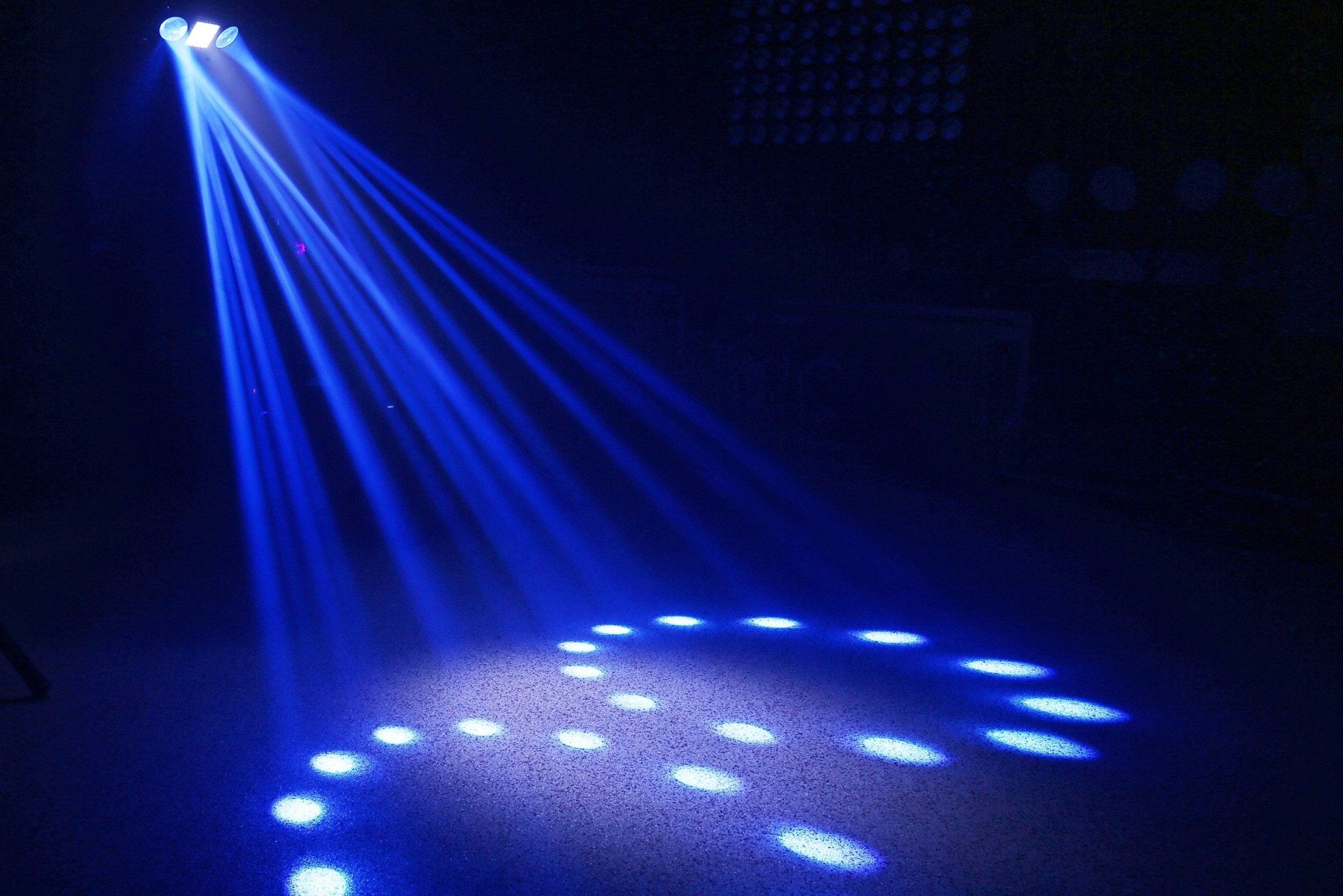 beamZ Urano - LED Doble Moonflower con Strobo - Tempo Shop