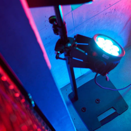 Gravity GLS431CB - Soporte de iluminación y altavoz con base plana - Tempo Shop