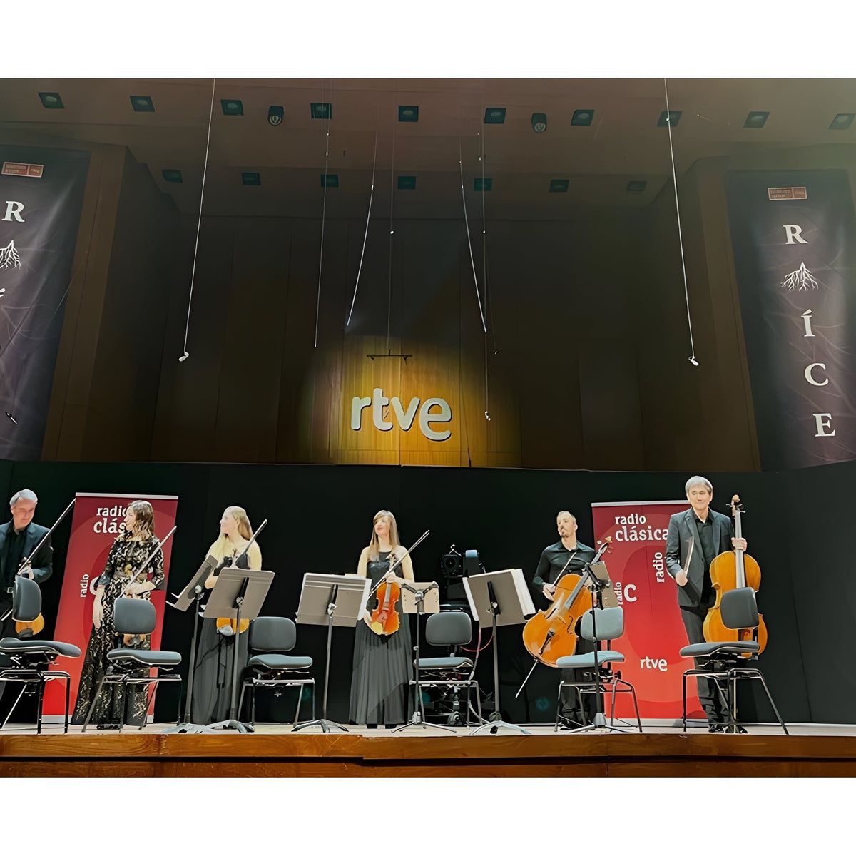 GUIL AT-13 - Atril de orquesta de gran calidad para uso profesional - Tempo Shop