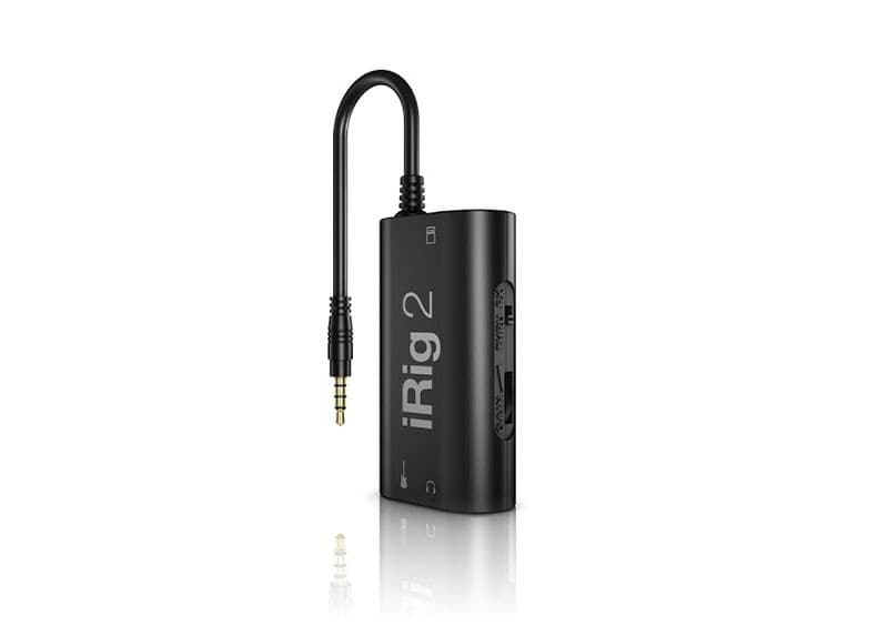 IK Multimedia iRig 2 - Interfaz analógica de guitarra/bajo con salida Amp Out y conmutador FX/THRU para iPhone, iPad, iPod touch y Mac