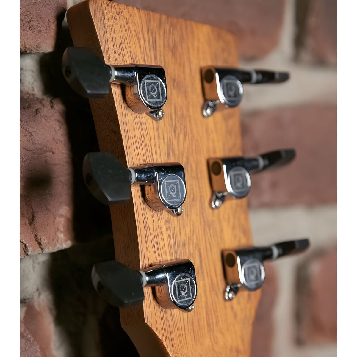 OQAN QGA - 100 CE SOLID NAT (PREAMP) - Guitarra electro - acústica con cutaway tipo dreadnought - Tempo Shop