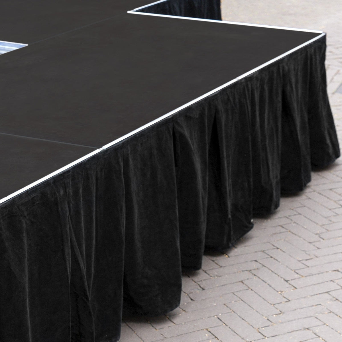 Power Dynamics SKIRT - V40 - Faldón de escenario tipo terciopelo plisado 6m x 40cm - Tempo Shop