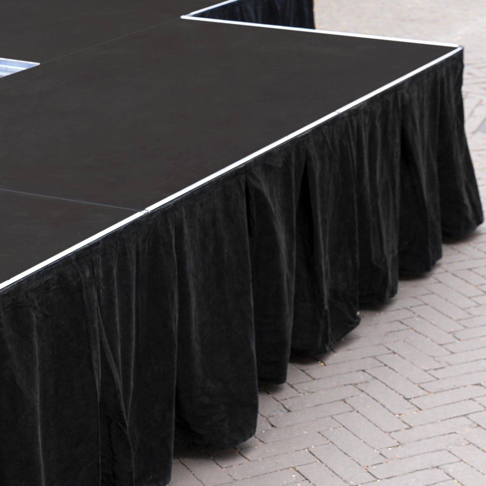 Power Dynamics SKIRT - V40 - Faldón de escenario tipo terciopelo plisado 6m x 40cm - Tempo Shop