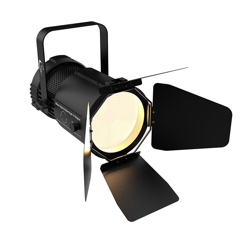 Triton Blue FR-3200-050 Stellar 50 – Fresnel LED bicolor 50 W (3200–6500 K) con zoom manual 10°–35°, lente 150 mm e incluye visera