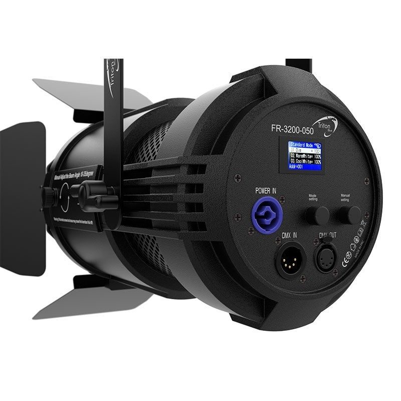 Triton Blue FR-3200-050 Stellar 50 – Fresnel LED bicolor 50 W (3200–6500 K) con zoom manual 10°–35°, lente 150 mm e incluye v