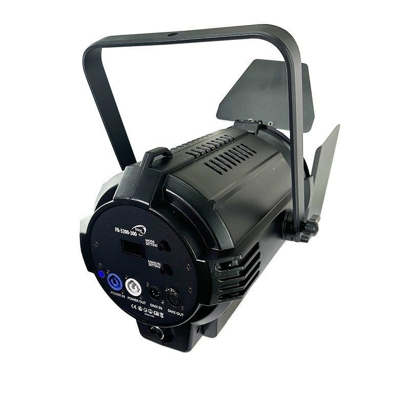 Triton Blue FR-3200-300 – Fresnel LED 300 W 3200 K con zoom manual 15°–60° e incluye visera - Tempo Shop