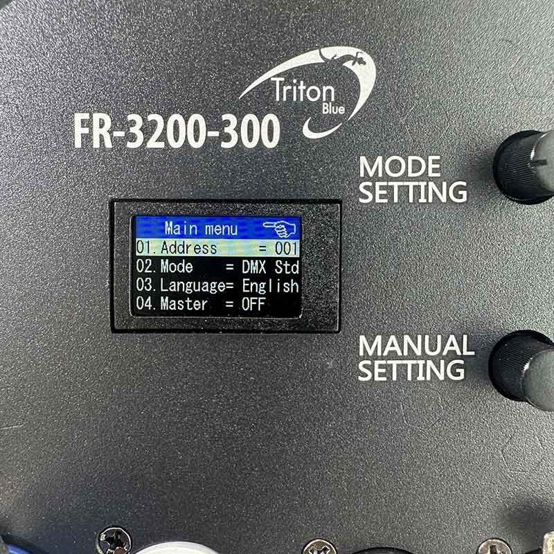 Triton Blue FR-3200-300 – Fresnel LED 300 W 3200 K con zoom manual 15°–60° e incluye visera - Tempo Shop