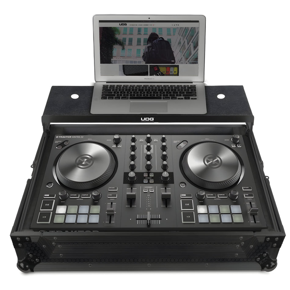 UDG U91062BL - Flight Case NI TRAKTOR KONTROL S2 MK3 Negro Plus (Bandeja para ordenador) - Tempo Shop