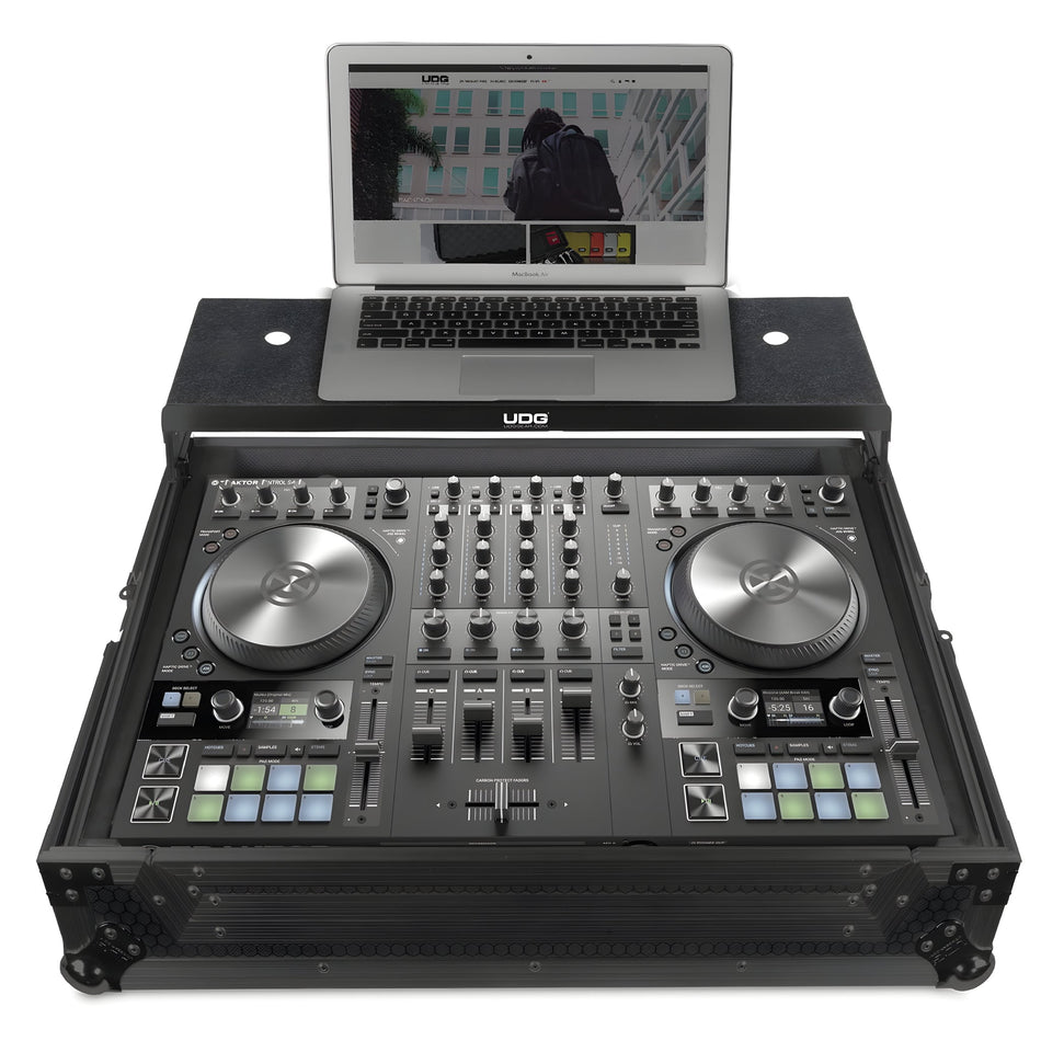 UDG U91064BL - Flight Case NI TRAKTOR KONTROL S4 MK3 Negro Plus (Bandeja para ordenador) - Tempo Shop